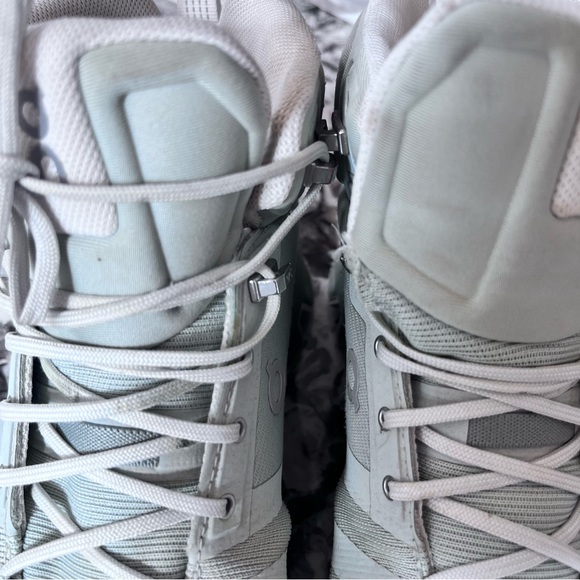 On Running Women's Gray On Cloudrock Hiking Boots Size US 9.5 - Picture 6 of 11